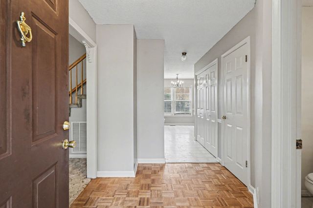 2102 Single Tree Dr, Clarksville, TN 37040