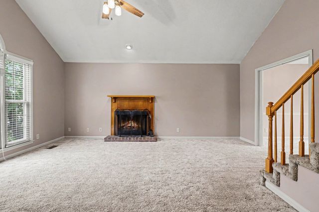 2102 Single Tree Dr, Clarksville, TN 37040