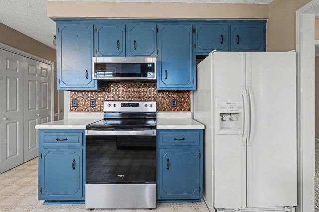 2102 Single Tree Dr, Clarksville, TN 37040