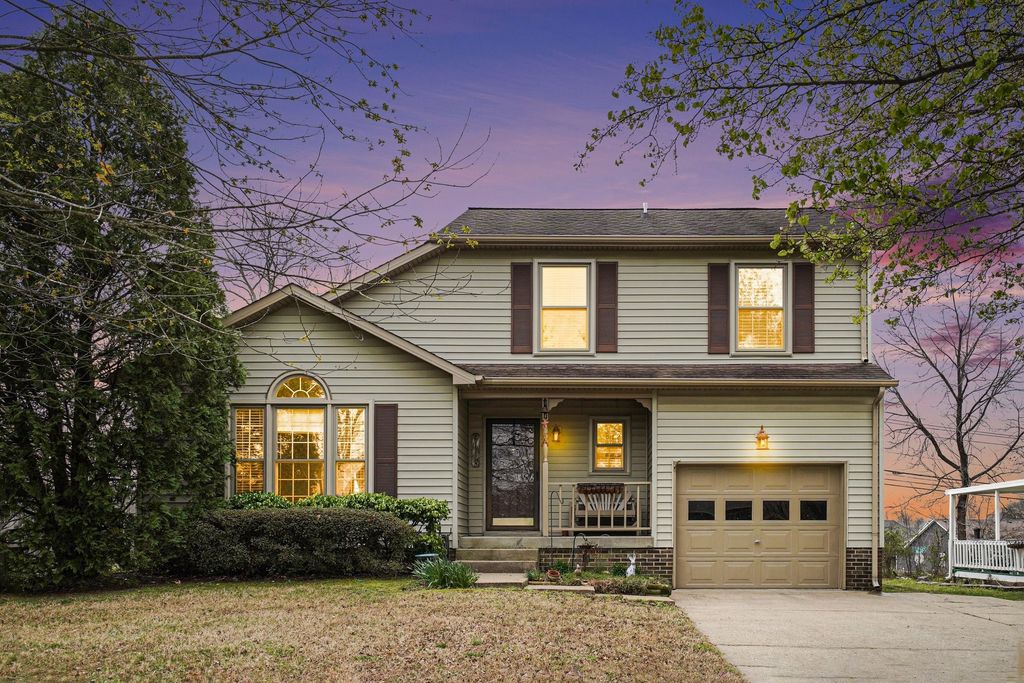 2102 Single Tree Dr, Clarksville, TN 37040