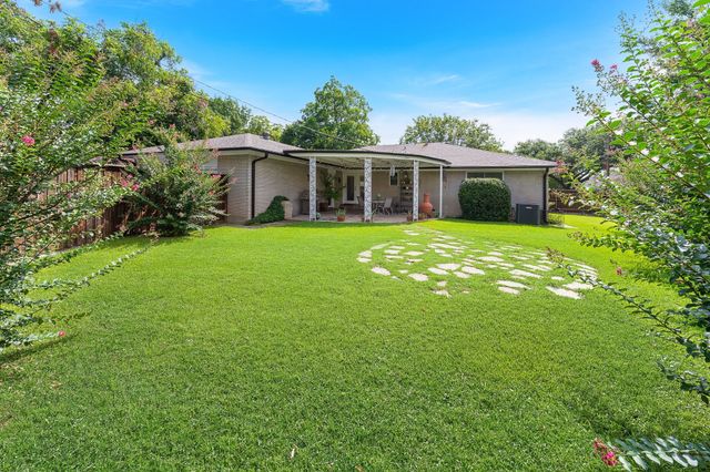 2677 Heatherwood Drive, Dallas, TX 75228