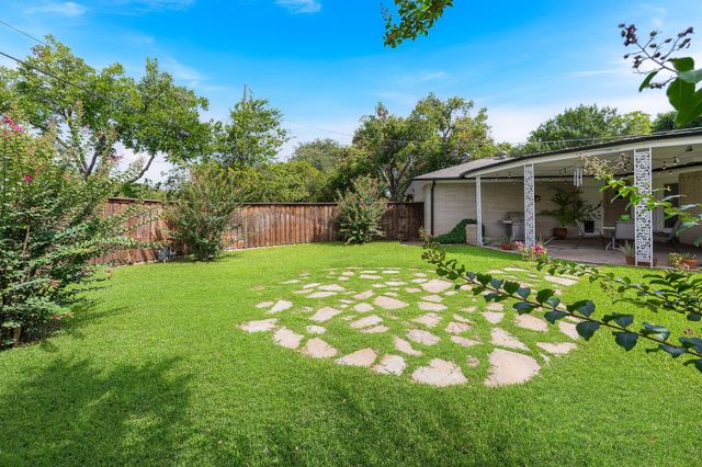 2677 Heatherwood Drive, Dallas, TX 75228