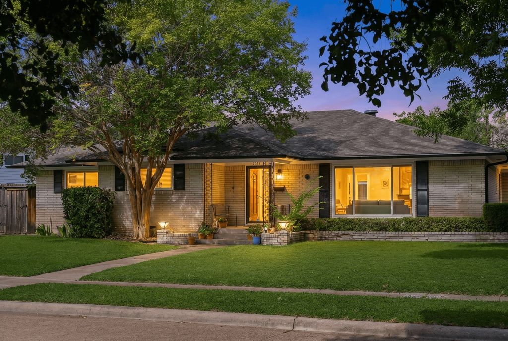 2677 Heatherwood Drive, Dallas, TX 75228