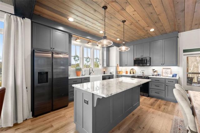 94 Boulder Lane, Cleveland, GA 30528