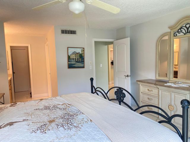 2 Royal Palm Way 101, Boca Raton, FL 33432