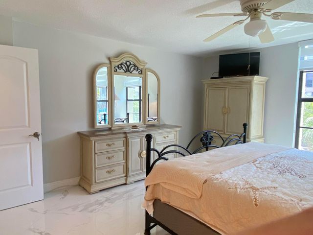 2 Royal Palm Way 101, Boca Raton, FL 33432