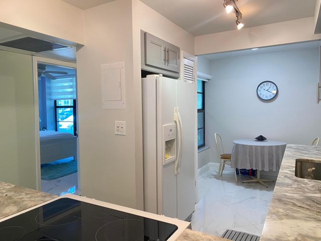2 Royal Palm Way 101, Boca Raton, FL 33432