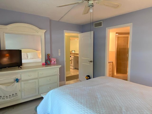 2 Royal Palm Way 101, Boca Raton, FL 33432