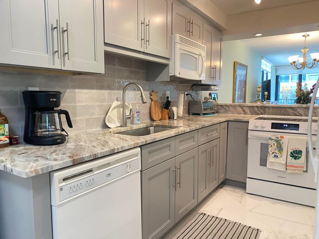 2 Royal Palm Way 101, Boca Raton, FL 33432