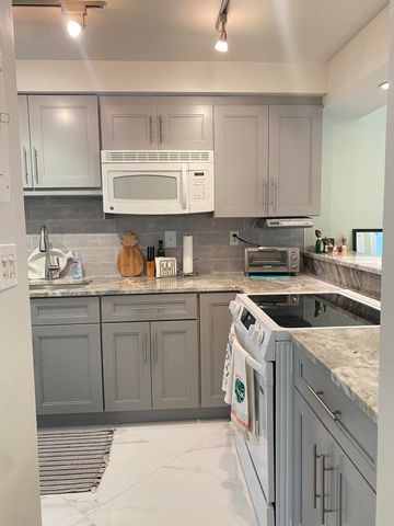 2 Royal Palm Way 101, Boca Raton, FL 33432
