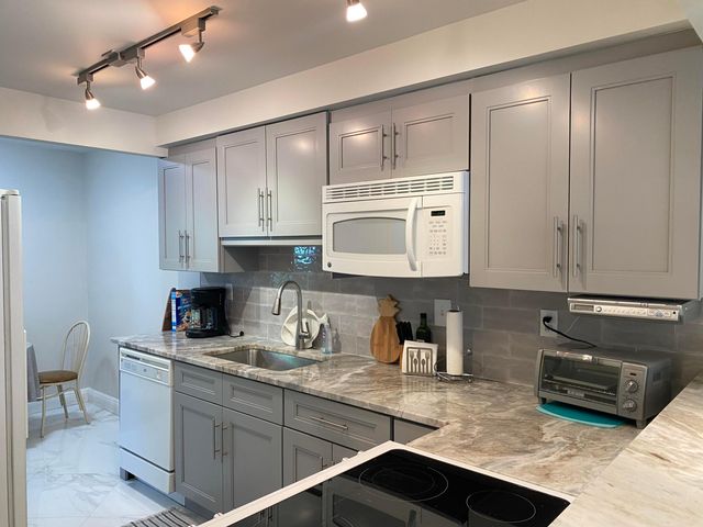 2 Royal Palm Way 101, Boca Raton, FL 33432