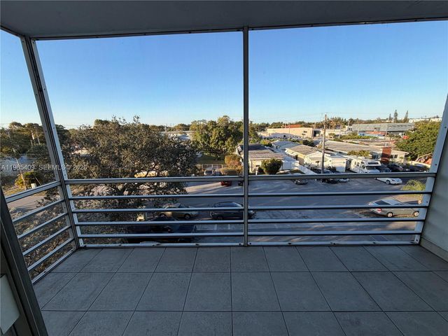 1830 Dixieanna St 406, Hollywood, FL 33020