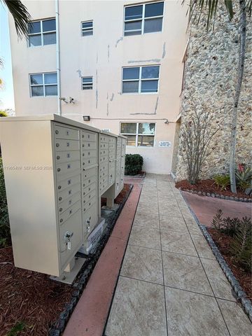 1830 Dixieanna St 406, Hollywood, FL 33020