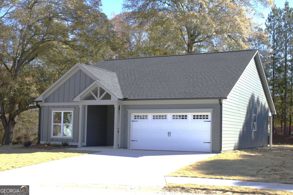 123 Fairview Station, Hartwell, GA 30643