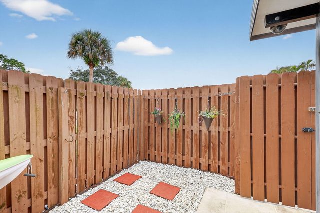 5612 SE Riverboat Drive 104, Stuart, FL 34997