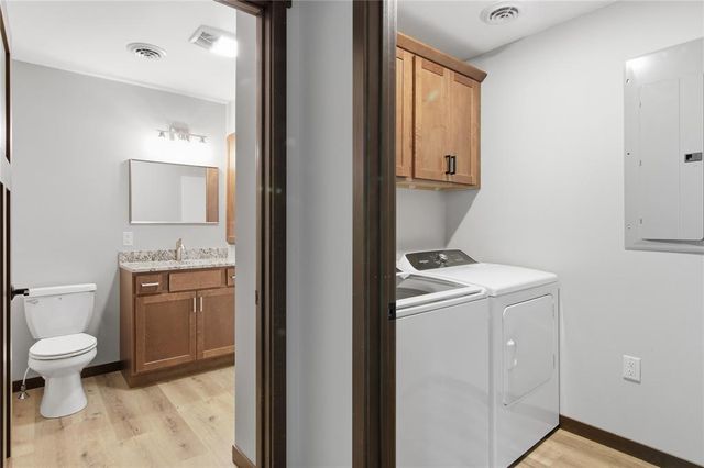 1323 Carpenter Avenue, Eau Claire, WI 54703