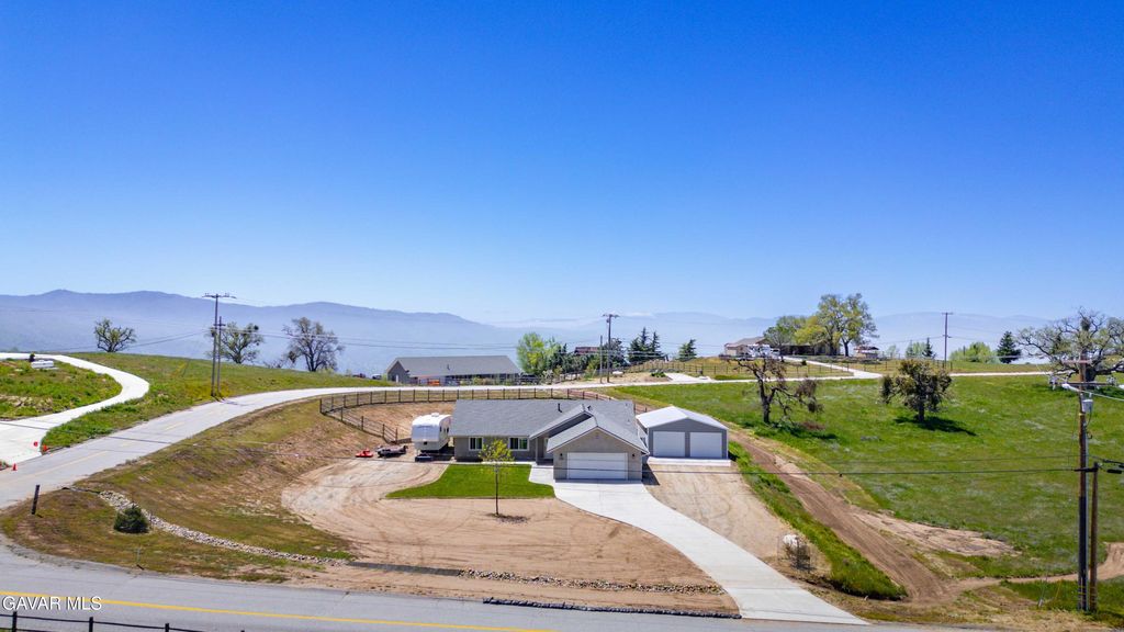 29990 Horsethief Drive, Tehachapi, CA 93561