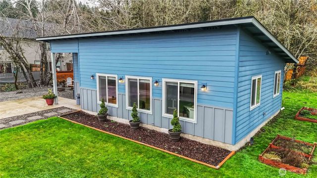 810 SE 1ST Street, Winlock, WA 98596