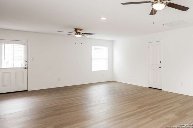 10415 McClintock, Converse, TX 78109