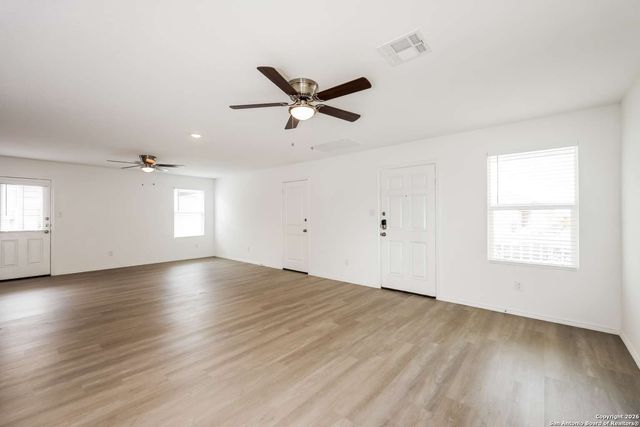 10415 McClintock, Converse, TX 78109