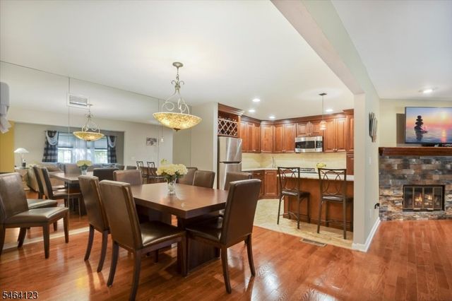 62 Falls Bridge Dr 62, Totowa Boro, NJ 07512