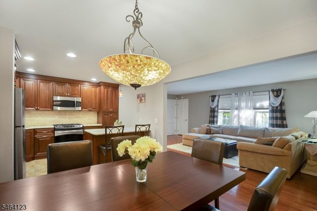 62 Falls Bridge Dr 62, Totowa Boro, NJ 07512