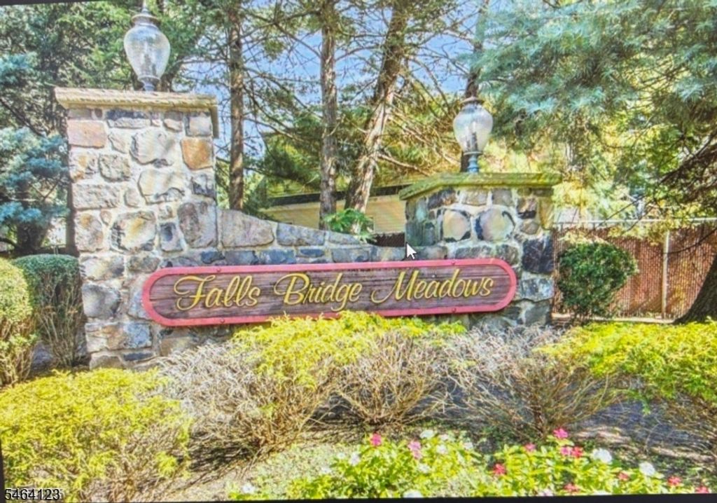 62 Falls Bridge Dr 62, Totowa Boro, NJ 07512