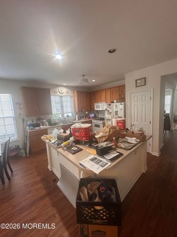 39 Lakeland Drive, Barnegat, NJ 08005