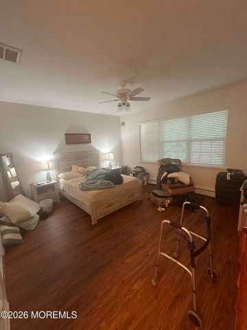 39 Lakeland Drive, Barnegat, NJ 08005