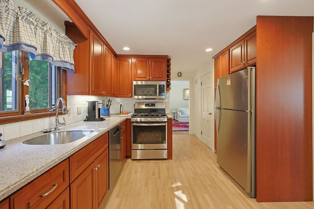 45 Richdale Rd, Needham, MA 02494