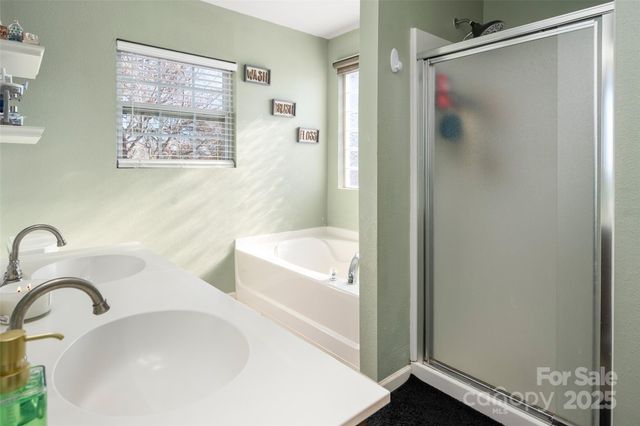 3434 Charterhall Lane, Charlotte, NC 28215