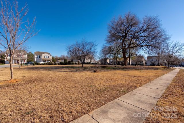 3434 Charterhall Lane, Charlotte, NC 28215