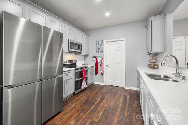 3434 Charterhall Lane, Charlotte, NC 28215