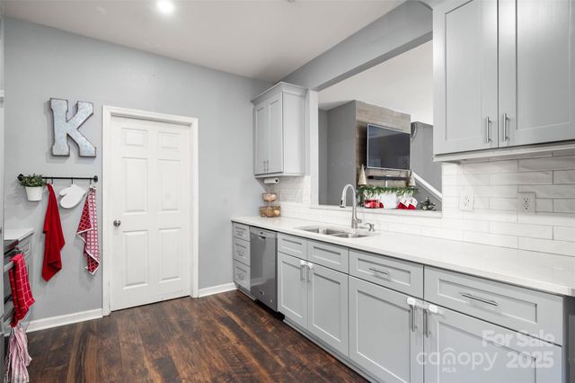 3434 Charterhall Lane, Charlotte, NC 28215