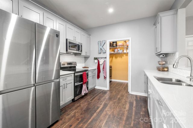 3434 Charterhall Lane, Charlotte, NC 28215