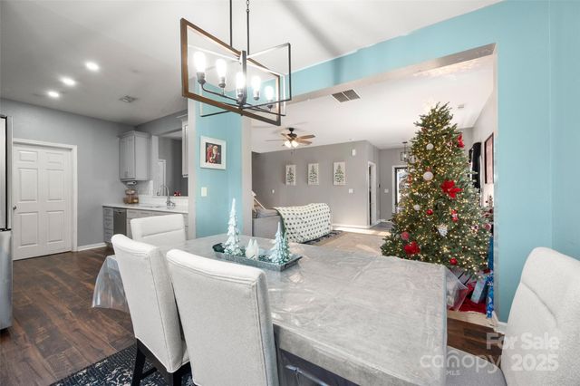 3434 Charterhall Lane, Charlotte, NC 28215