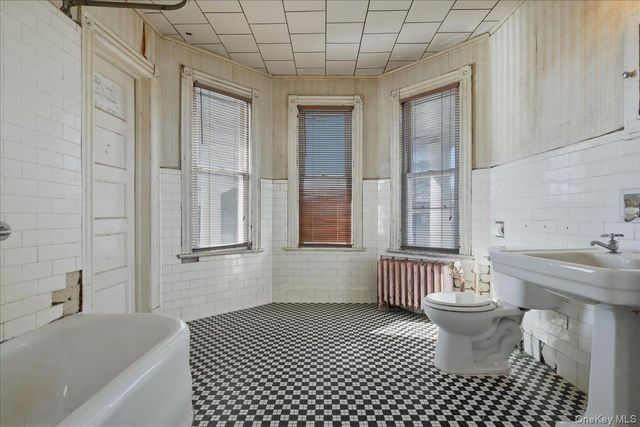 590 Waterview Road, Oceanside, NY 11572