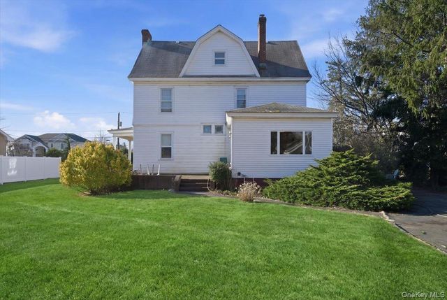 590 Waterview Road, Oceanside, NY 11572