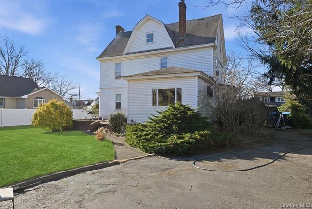 590 Waterview Road, Oceanside, NY 11572