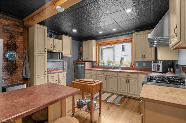 3216 Chatham Avenue, Cleveland, OH 44113