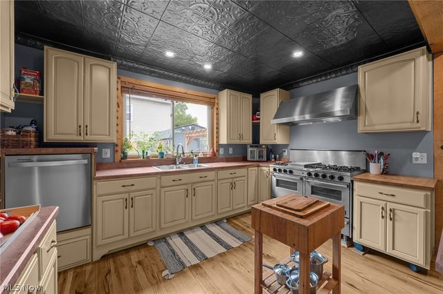 3216 Chatham Avenue, Cleveland, OH 44113