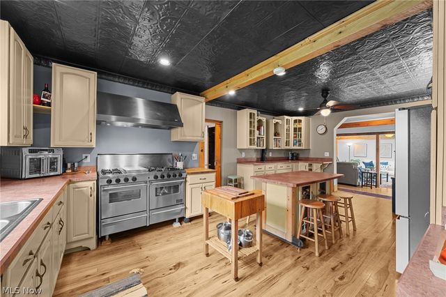 3216 Chatham Avenue, Cleveland, OH 44113
