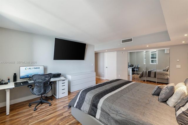 1800 N Bayshore Dr 2111, Miami, FL 33132