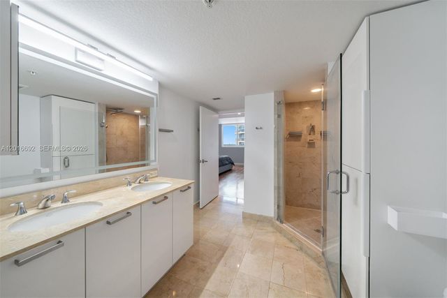 1800 N Bayshore Dr 2111, Miami, FL 33132
