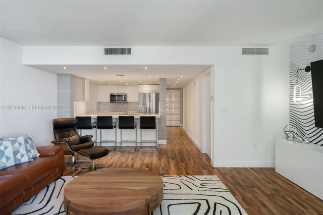 1800 N Bayshore Dr 2111, Miami, FL 33132
