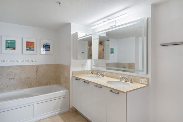 1800 N Bayshore Dr 2111, Miami, FL 33132