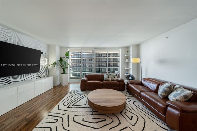 1800 N Bayshore Dr 2111, Miami, FL 33132