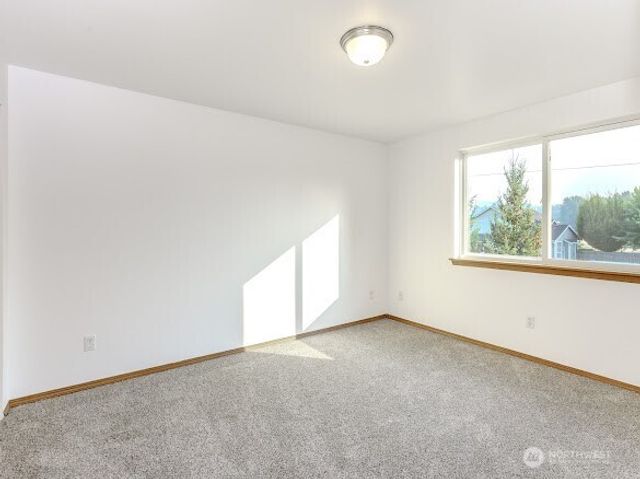 413 Kensington Avenue NW, Orting, WA 98360
