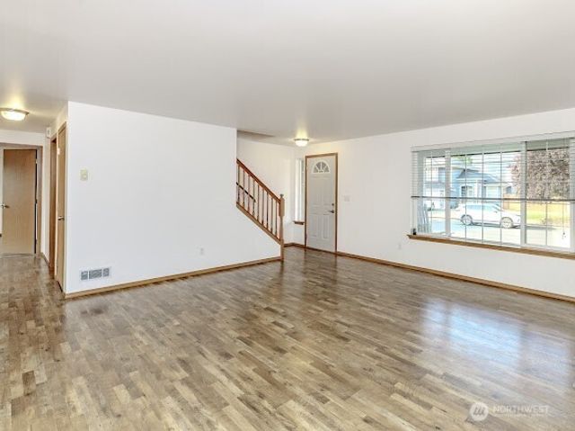 413 Kensington Avenue NW, Orting, WA 98360