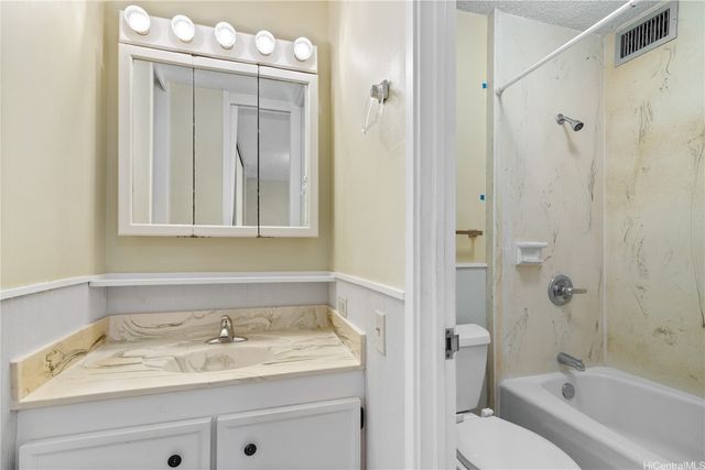 1630 Liholiho Street 1004, Honolulu, HI 96822